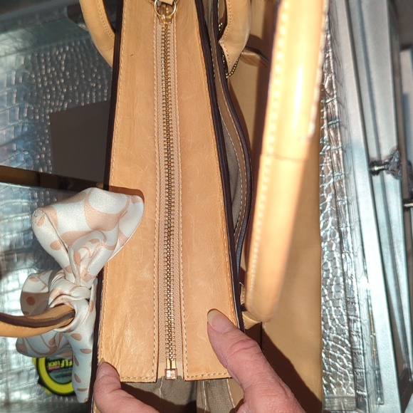 Coach 1941 Butterscotch Leather purse with Coach twilly Year Feb 2009 - Picture 9 of 12